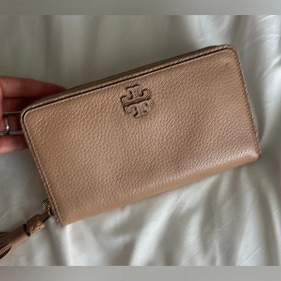 Tory Burch Continental Wallet with Tassel - Picture 4 of 15